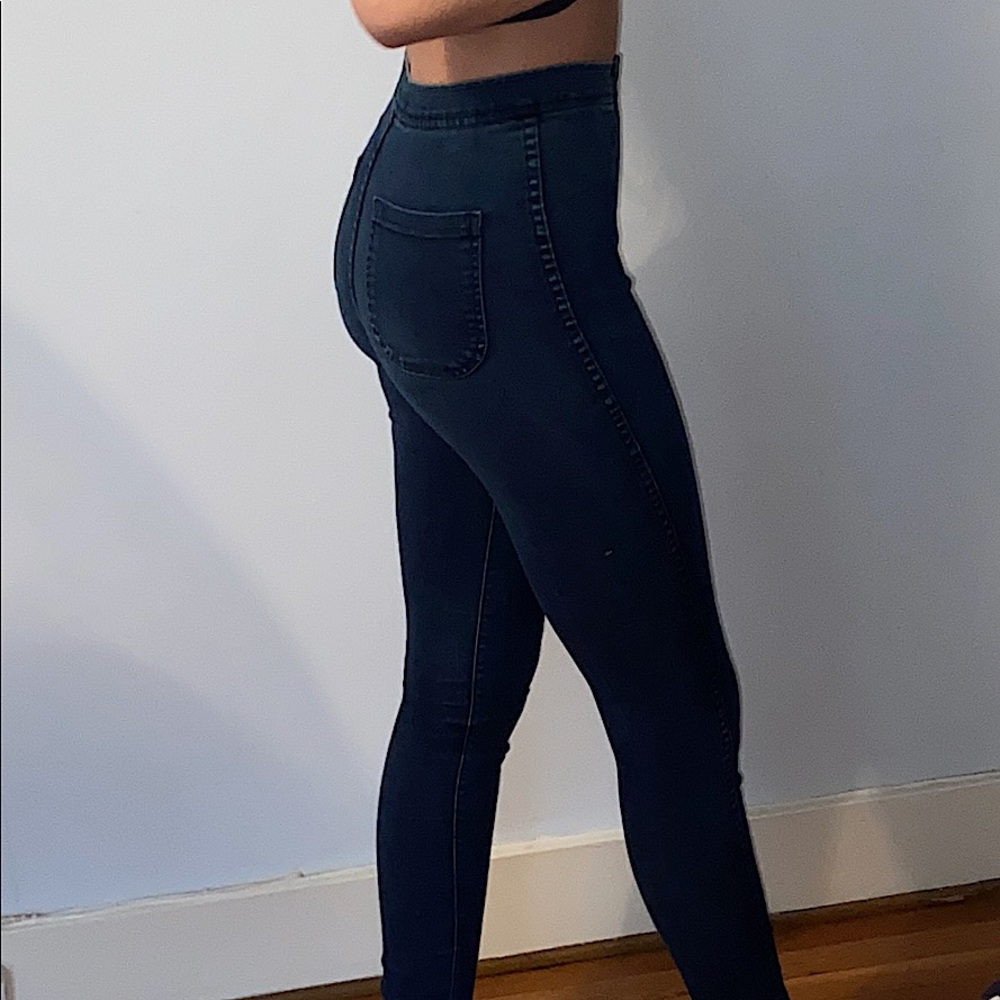 High waisted bluejeans